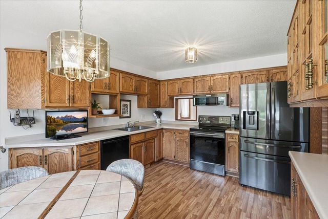 7860 Upper 17th Street N, Oakdale, MN 55128