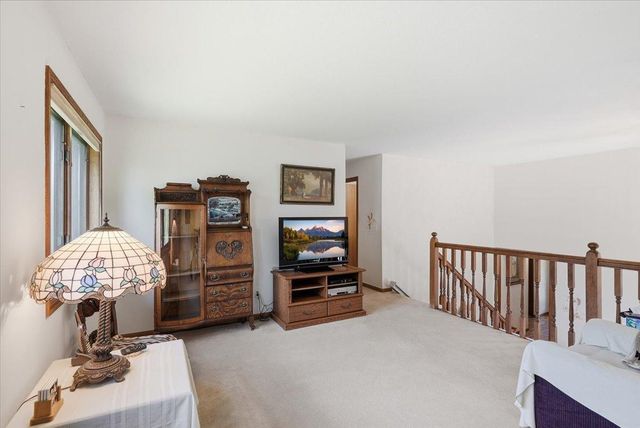 7860 Upper 17th Street N, Oakdale, MN 55128