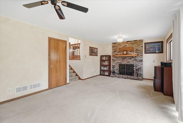 7860 Upper 17th Street N, Oakdale, MN 55128