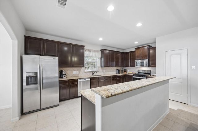 2005 Clatt Way, Conroe, TX 77301