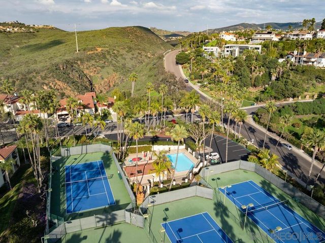 7301 Calle De Fuentes, Carlsbad, CA 92009