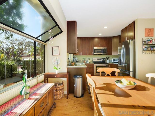 7301 Calle De Fuentes, Carlsbad, CA 92009