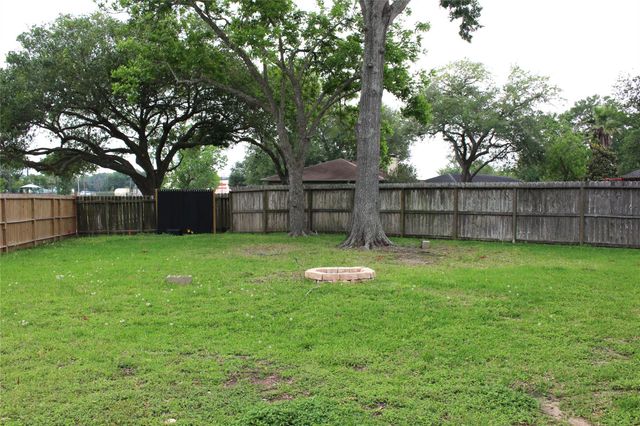 1802 Sleepy Creek Way, Pearland, TX 77581