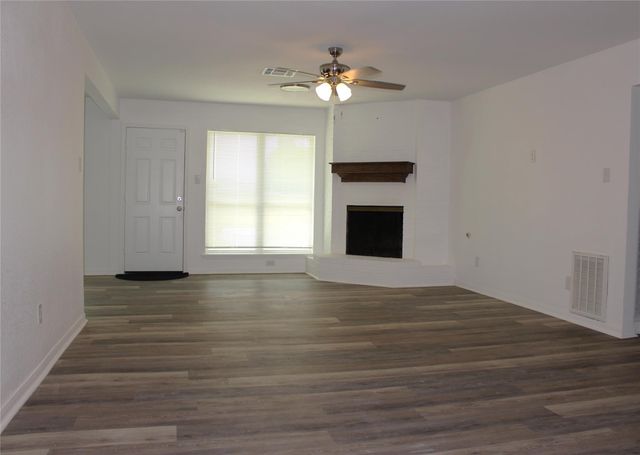 1802 Sleepy Creek Way, Pearland, TX 77581