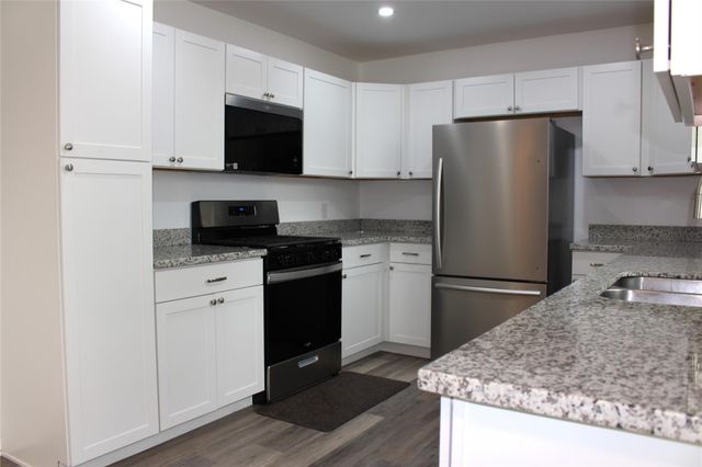 1802 Sleepy Creek Way, Pearland, TX 77581