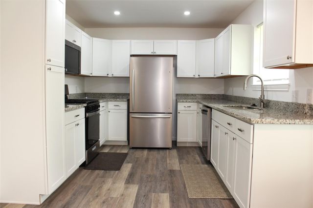 1802 Sleepy Creek Way, Pearland, TX 77581