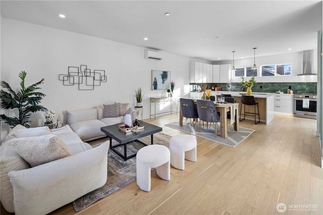 6014 35th Avenue NE, Seattle, WA 98115