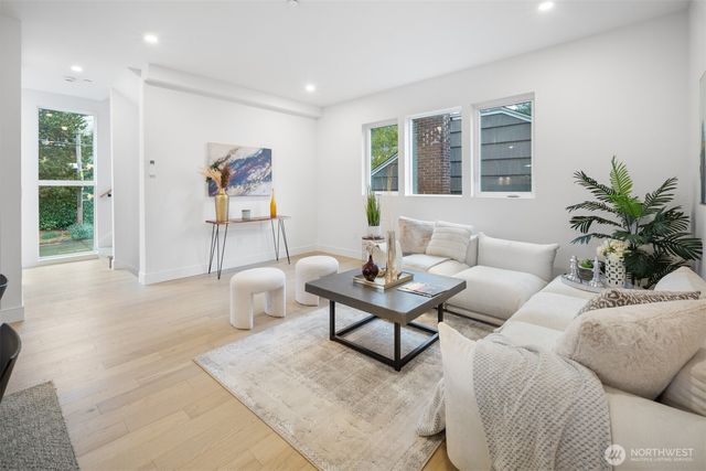 6014 35th Avenue NE, Seattle, WA 98115