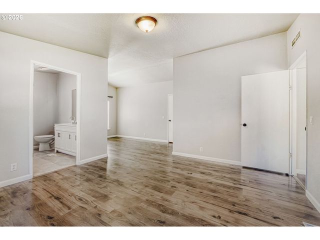 2431 N FREMONT St, Cornelius, OR 97113