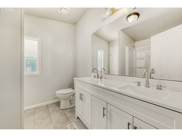 2431 N FREMONT St, Cornelius, OR 97113