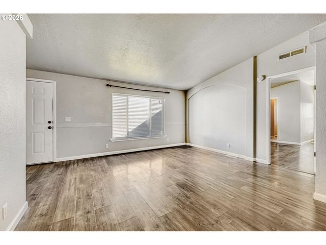 2431 N FREMONT St, Cornelius, OR 97113