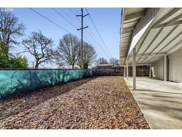 2431 N FREMONT St, Cornelius, OR 97113