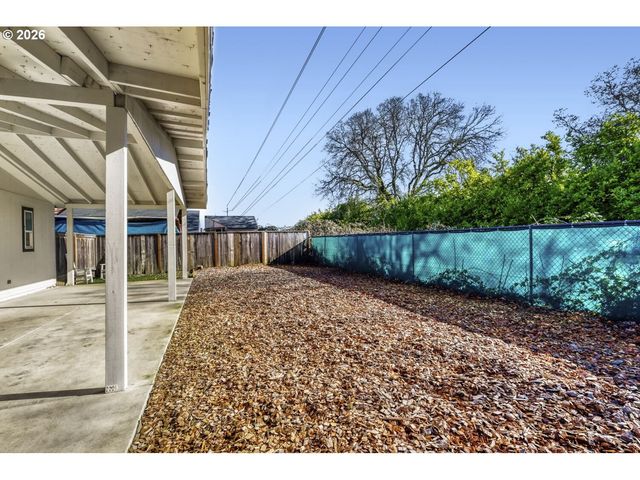 2431 N FREMONT St, Cornelius, OR 97113