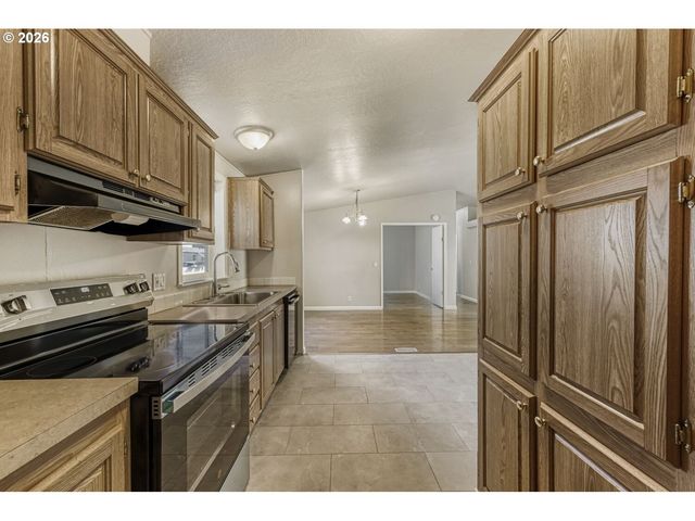 2431 N FREMONT St, Cornelius, OR 97113