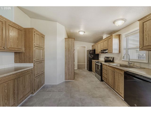 2431 N FREMONT St, Cornelius, OR 97113