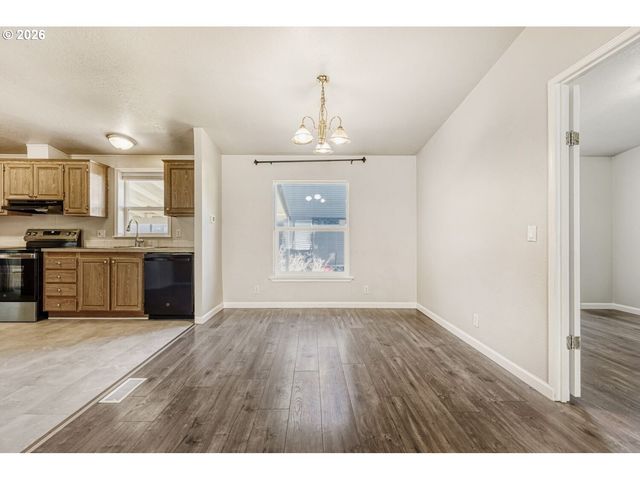 2431 N FREMONT St, Cornelius, OR 97113