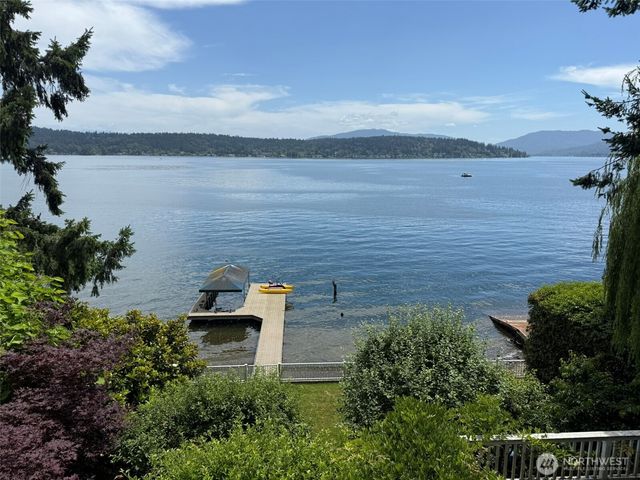 648 Lake Sammamish Lane NE, Bellevue, WA 98008