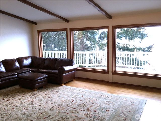 648 Lake Sammamish Lane NE, Bellevue, WA 98008