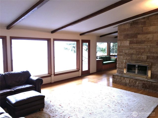 648 Lake Sammamish Lane NE, Bellevue, WA 98008