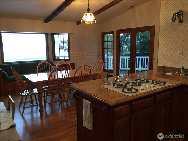 648 Lake Sammamish Lane NE, Bellevue, WA 98008