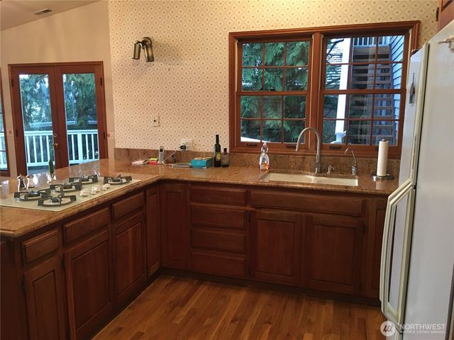 648 Lake Sammamish Lane NE, Bellevue, WA 98008
