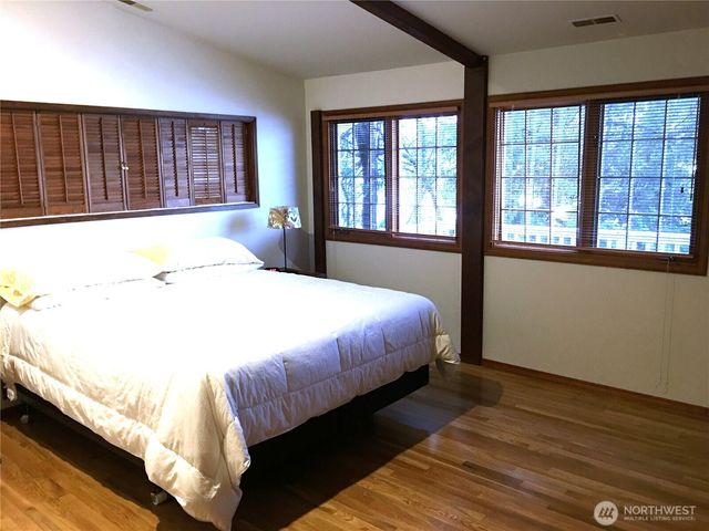 648 Lake Sammamish Lane NE, Bellevue, WA 98008