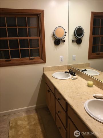 648 Lake Sammamish Lane NE, Bellevue, WA 98008