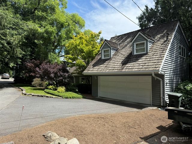 648 Lake Sammamish Lane NE, Bellevue, WA 98008