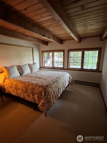 648 Lake Sammamish Lane NE, Bellevue, WA 98008