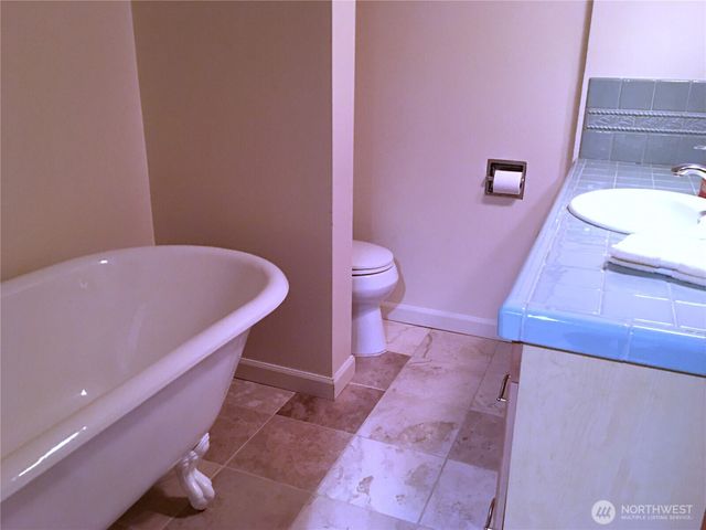 648 Lake Sammamish Lane NE, Bellevue, WA 98008