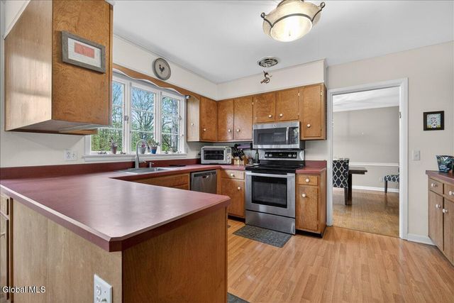 6 Sage Hill Lane, Menands, NY 12204