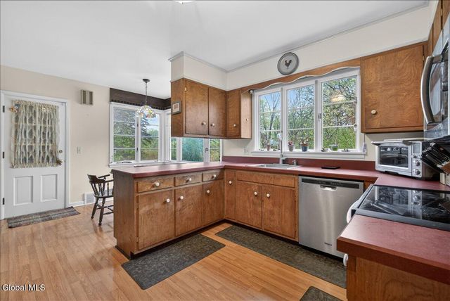 6 Sage Hill Lane, Menands, NY 12204