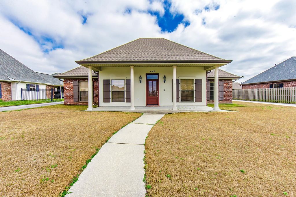 445 Sugar Highland Boulevard, Houma, LA 70360