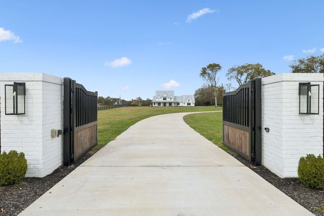 4041 Kelley Farris Rd, Columbia, TN 38401