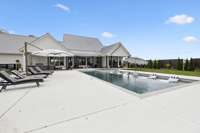 4041 Kelley Farris Rd, Columbia, TN 38401