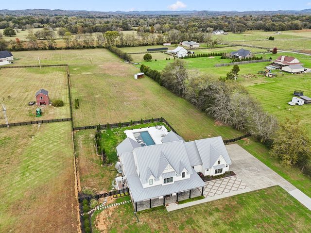 4041 Kelley Farris Rd, Columbia, TN 38401