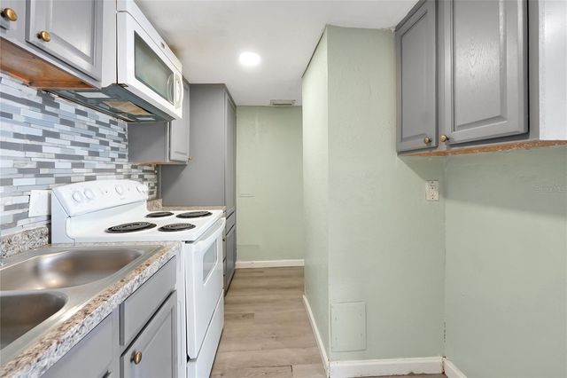 915 W OAK RIDGE ROAD B, Orlando, FL 32809