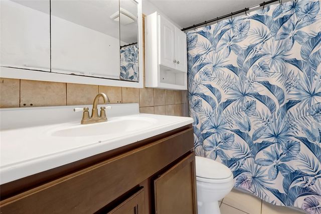 915 W OAK RIDGE ROAD B, Orlando, FL 32809