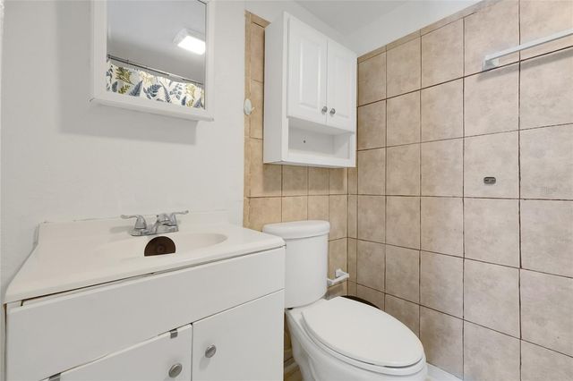 915 W OAK RIDGE ROAD B, Orlando, FL 32809