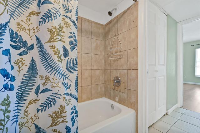 915 W OAK RIDGE ROAD B, Orlando, FL 32809