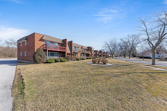 539 N Pleasant Drive 2D, Glenwood, IL 60425