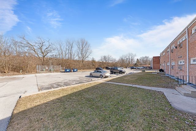 539 N Pleasant Drive 2D, Glenwood, IL 60425