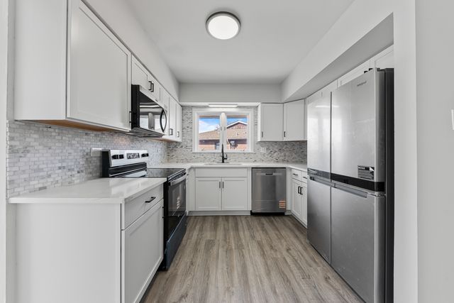 539 N Pleasant Drive 2D, Glenwood, IL 60425