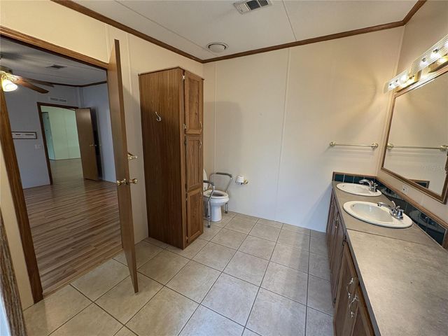 616 KLICKETY KLAK, Valrico, FL 33594