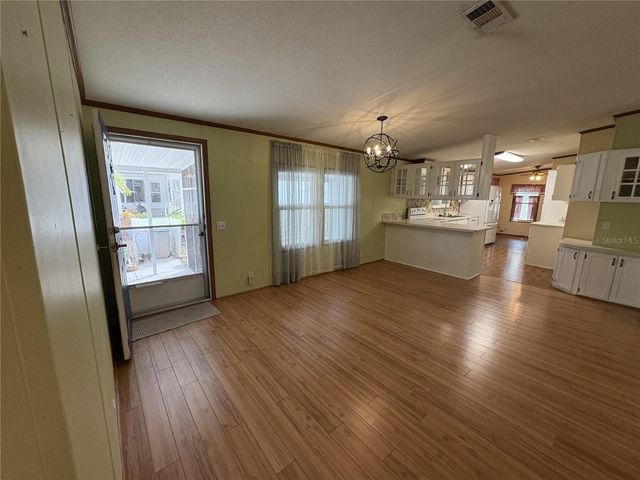 616 KLICKETY KLAK, Valrico, FL 33594