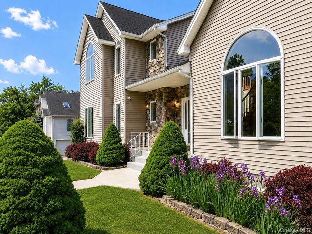 11 Oakridge Road, Middletown, NY 10940