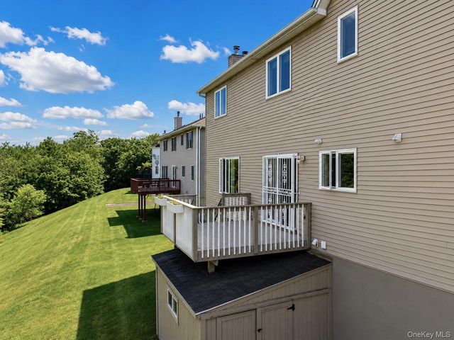 11 Oakridge Road, Middletown, NY 10940