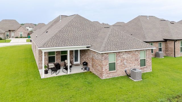 295 Peacock Pointe, Thibodaux, LA 70301