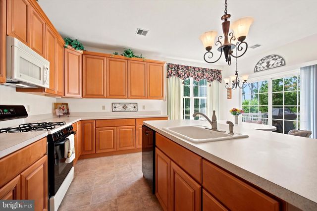 1146 CREEKSIDE LN, Quakertown, PA 18951