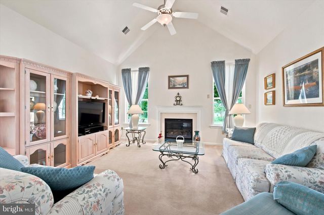 1146 CREEKSIDE LN, Quakertown, PA 18951